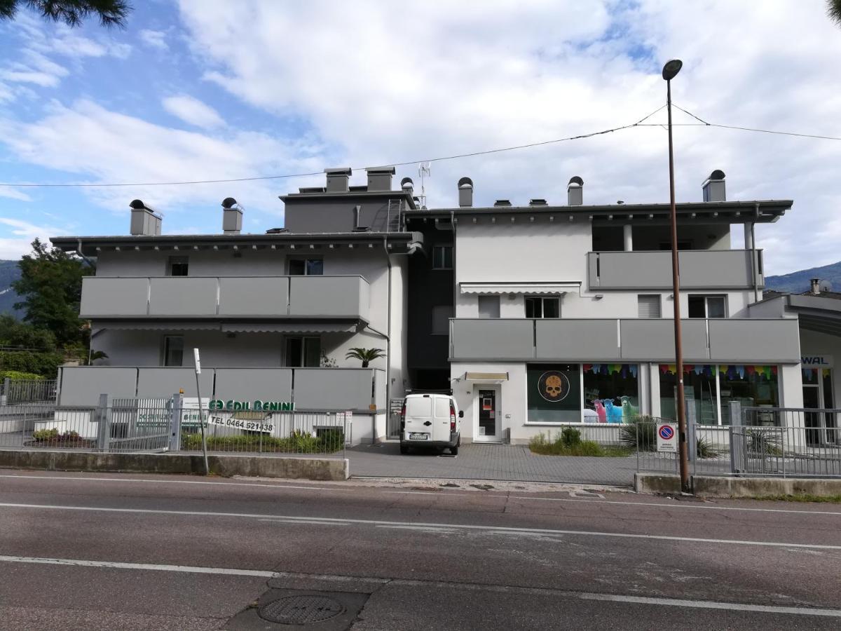 Ferrarini Apartment Riva del Garda Exterior foto